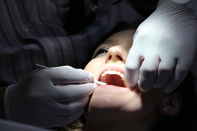 How to find the right clinic for your dental implants
